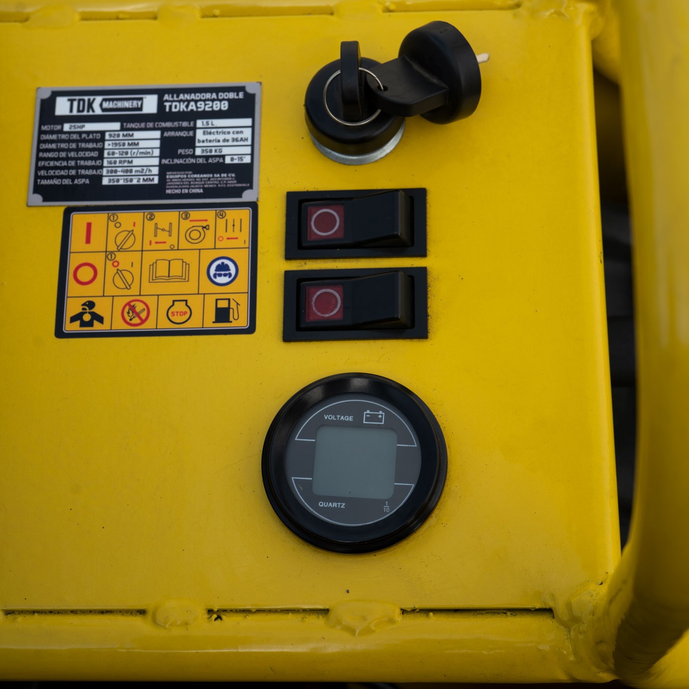 Allanadora Doble Profesional 36 pulgadas x 2 Tdk Machinery Con Motor a Gasolina 25 Hp – Tdka9200